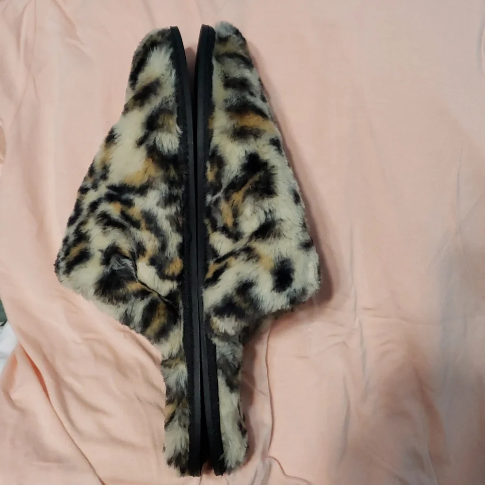 Leopard Print Slippers - Picture 5 of 8